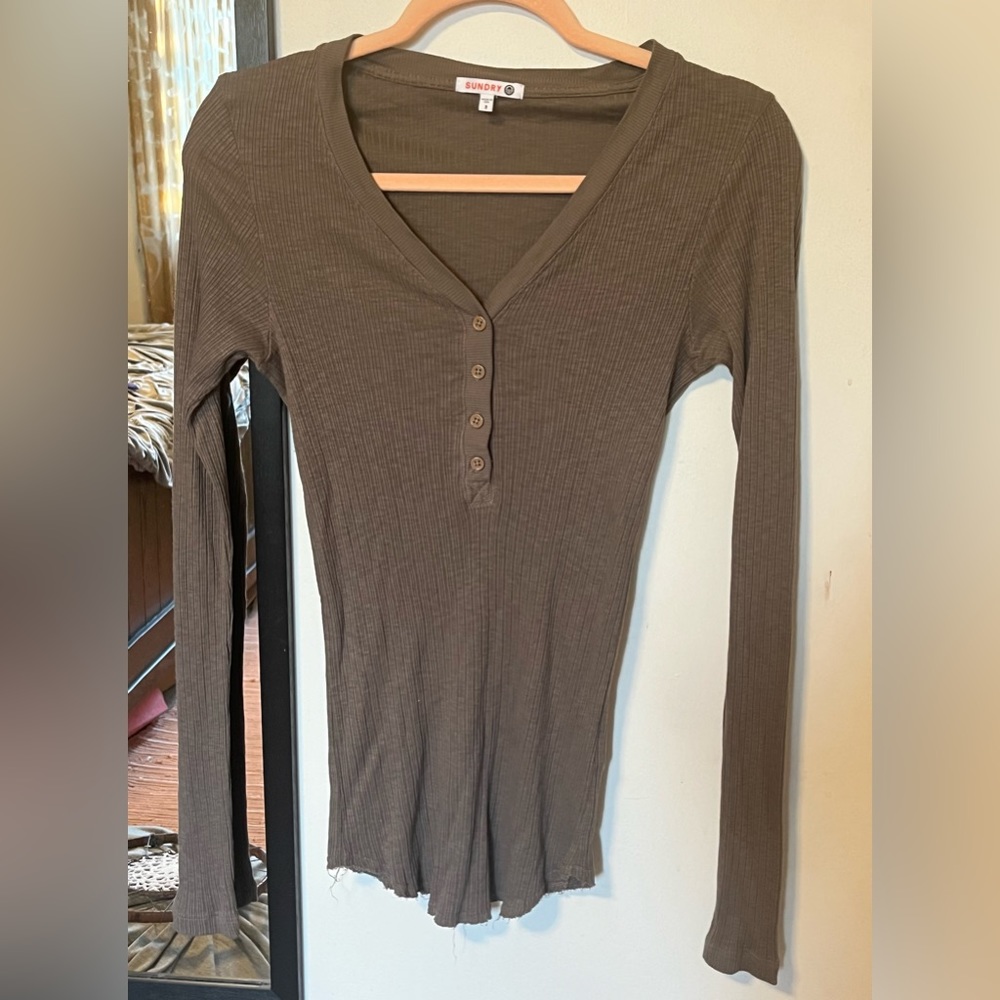 Sundry Fitted V-Neck Ribbed Henley, Size 3/Large